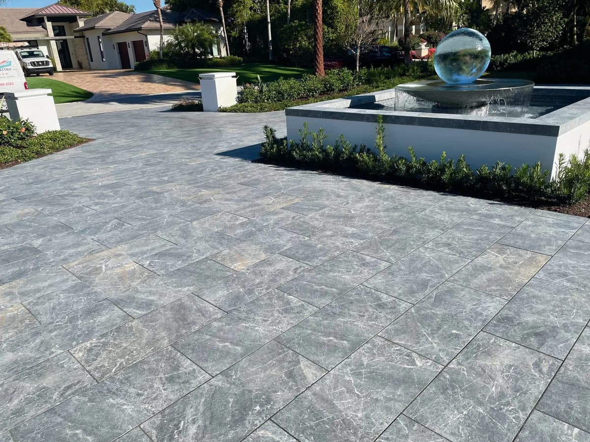 Da Vinci porcelain pavers installed on a Florida outdoor living space by EC Paver Solutions