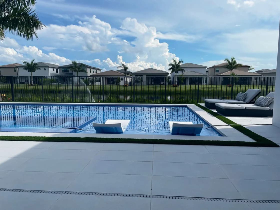 Light Grey porcelain pavers installed on a Florida outdoor living space by EC Paver Solutions
